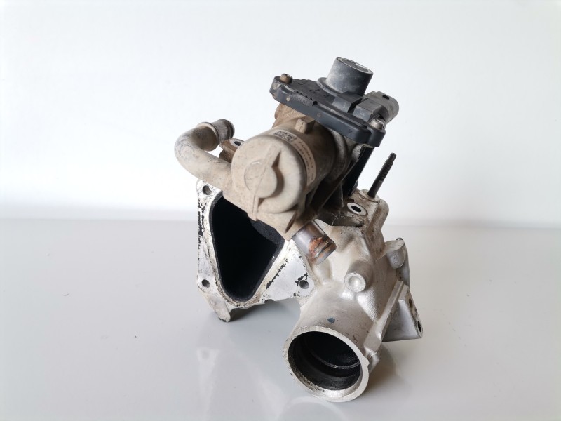 Recambio de valvula egr para renault clio iii k9k770 referencia OEM IAM 8200846454C  