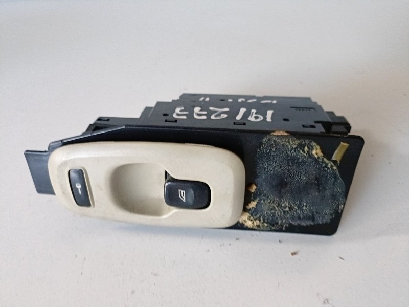Recambio de mando elevalunas delantero derecho para volvo s60 berlina d5244t2 referencia OEM IAM 30658147  