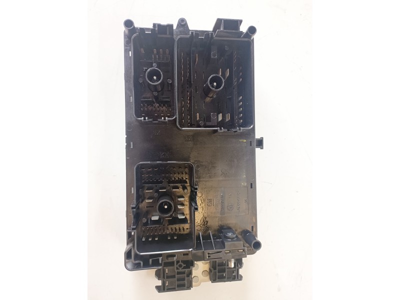 Recambio de caja reles / fusibles para opel insignia berlina a20dth referencia OEM IAM 13255300  