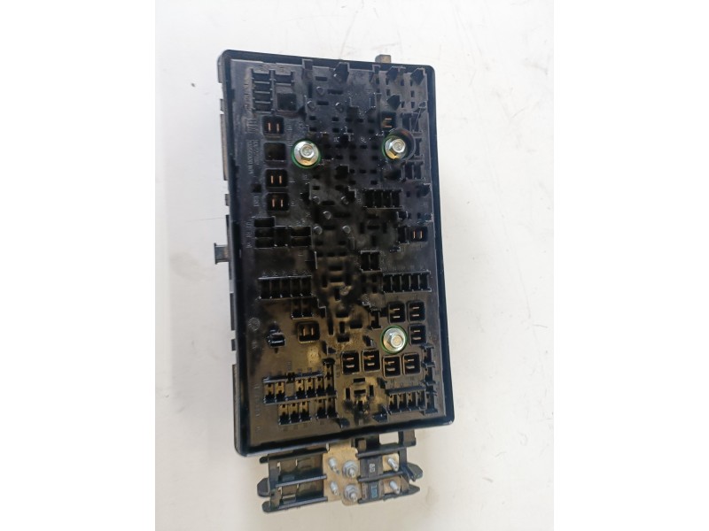 Recambio de caja reles / fusibles para opel insignia berlina a20dth referencia OEM IAM 13255300  