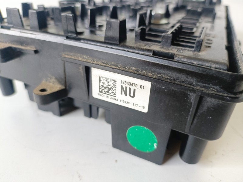 Recambio de caja reles / fusibles para opel insignia berlina a20dth referencia OEM IAM 13255300  
