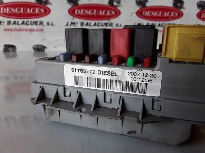 Recambio de caja reles / fusibles para fiat i doblò (223) cargo 223b1000 referencia OEM IAM 51763772  