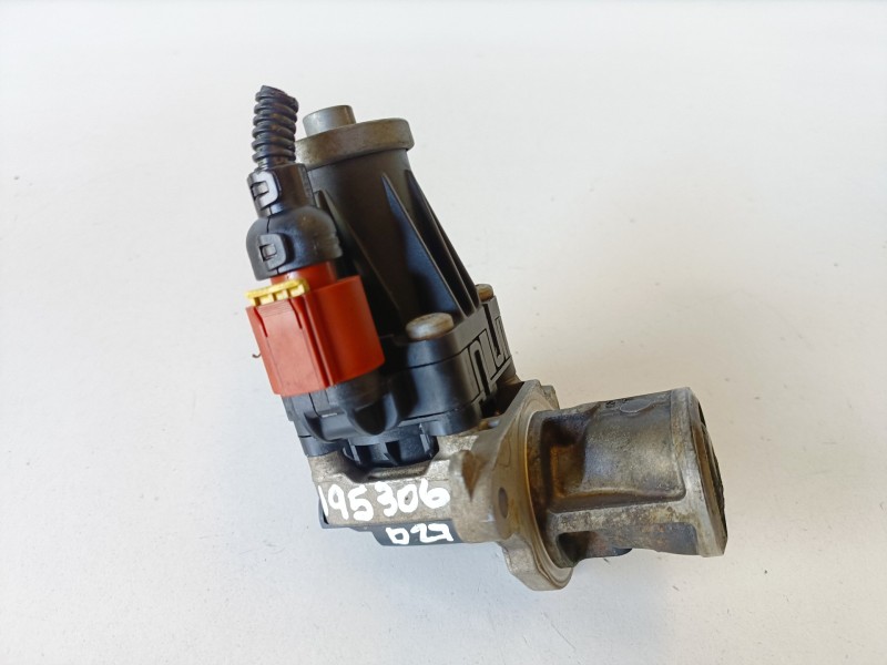Recambio de valvula egr para opel corsa d a13dtc referencia OEM IAM 701599040  