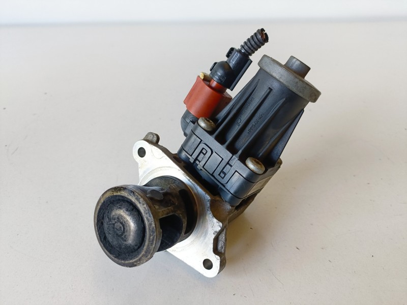 Recambio de valvula egr para opel corsa d a13dtc referencia OEM IAM 701599040  