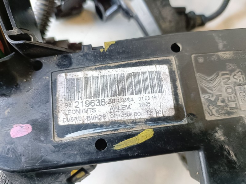 Recambio de no identificado para opel combo life e yh01 referencia OEM IAM 9821963680  