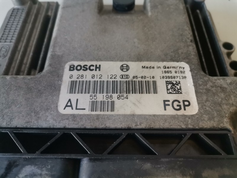 Recambio de centralita motor uce para opel astra h berlina z19dth referencia OEM IAM 0281012122/55198054  