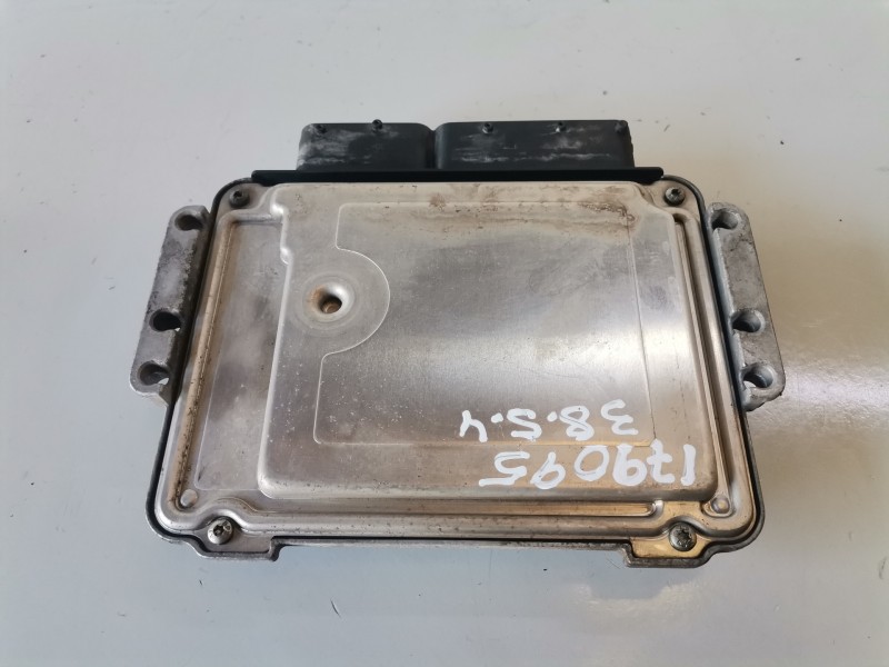 Recambio de centralita motor uce para opel astra h berlina z19dth referencia OEM IAM 0281012122/55198054  