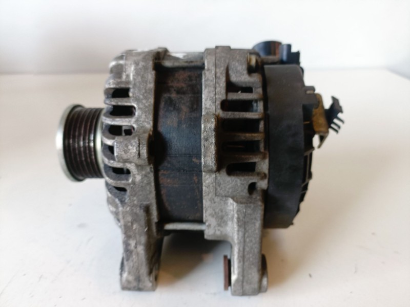 Recambio de alternador para opel combo life e yh01 referencia OEM IAM 9824742880  