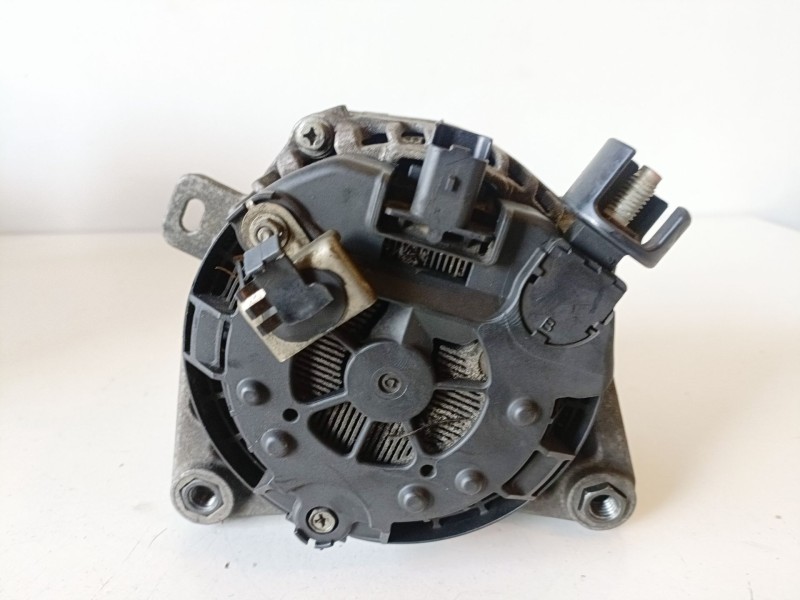 Recambio de alternador para opel combo life e yh01 referencia OEM IAM 9824742880  