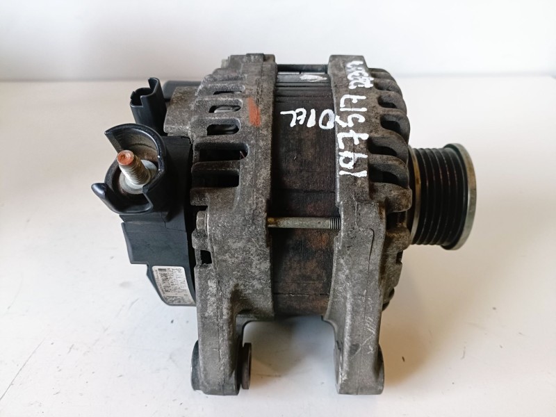 Recambio de alternador para opel combo life e yh01 referencia OEM IAM 9824742880  