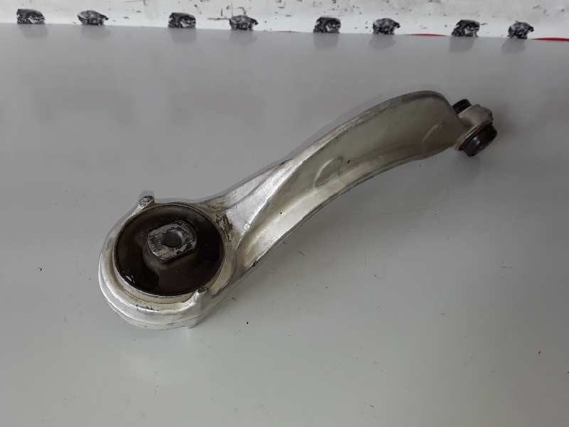Recambio de brazo suspension superior delantero izquierdo para jaguar f-pace 204dtd referencia OEM IAM HK833C256  