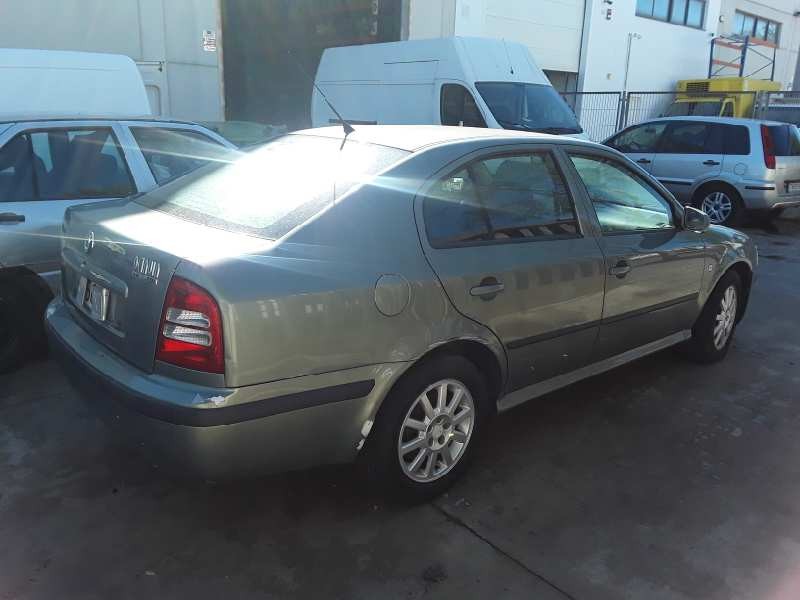 skoda octavia berlina (1u2) del año 2002