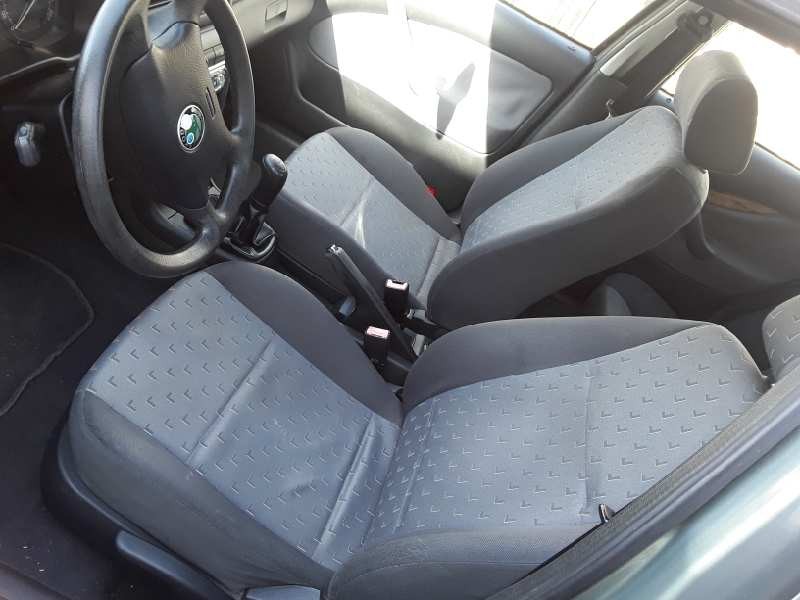 skoda octavia berlina (1u2) del año 2002