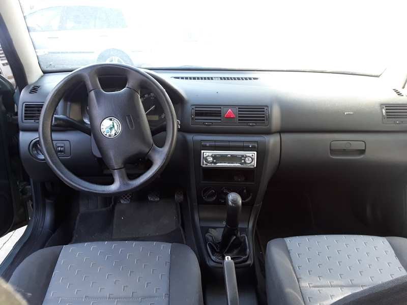 skoda octavia berlina (1u2) del año 2002