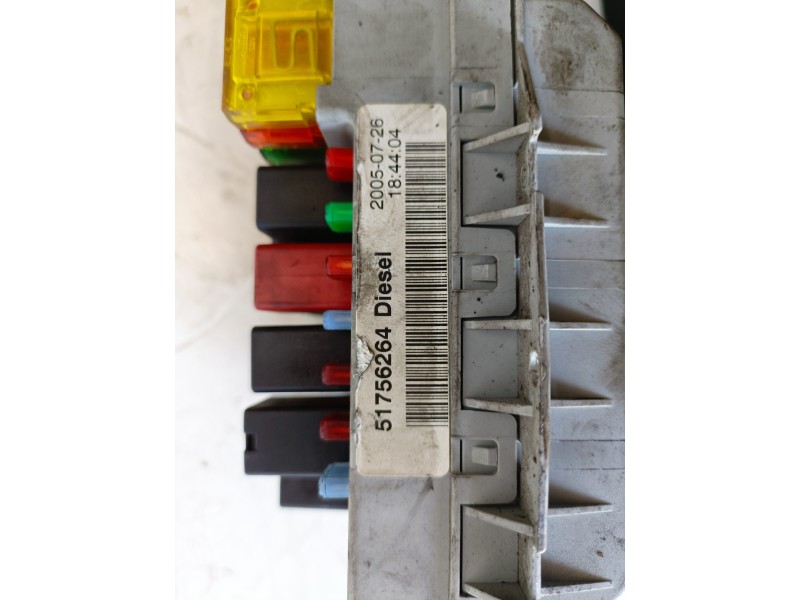 Recambio de caja reles / fusibles para fiat i doblò (119) 223a7000 referencia OEM IAM 51756264  