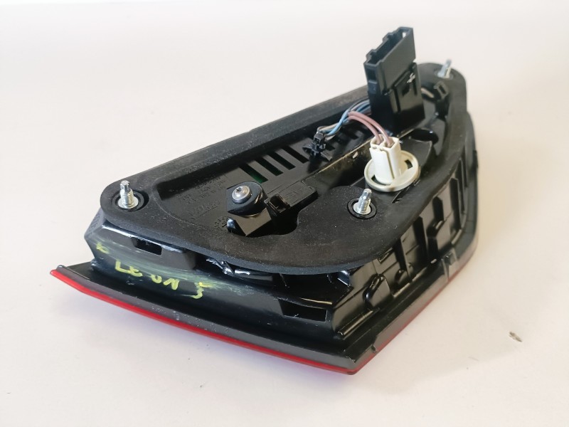 Recambio de piloto trasero derecho para seat leon (5f1) crmb referencia OEM IAM 5F0945308J  