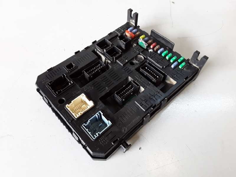 Recambio de caja reles / fusibles para peugeot 308 9hr referencia OEM IAM 281197595  