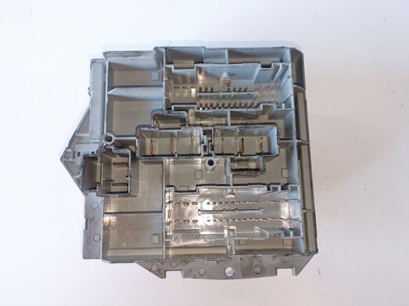 Recambio de caja reles / fusibles para iveco daily furgón d814043b referencia OEM IAM 1349948080  