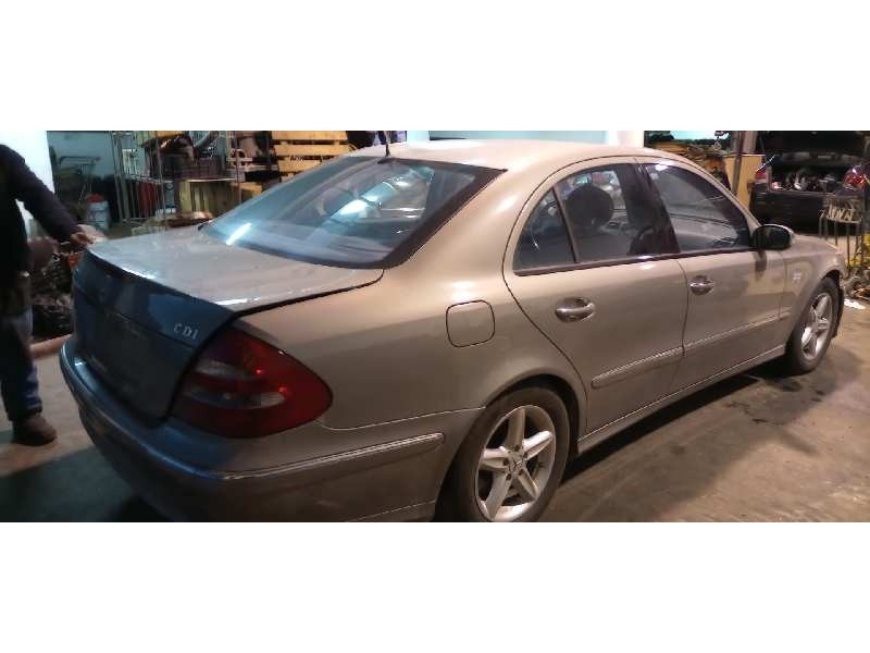 mercedes-benz clase e (bm 211) berlina del año 2004