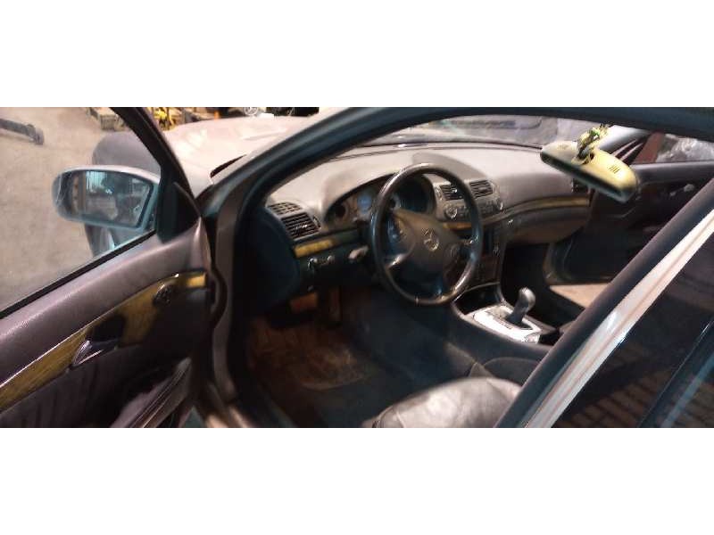mercedes-benz clase e (bm 211) berlina del año 2004