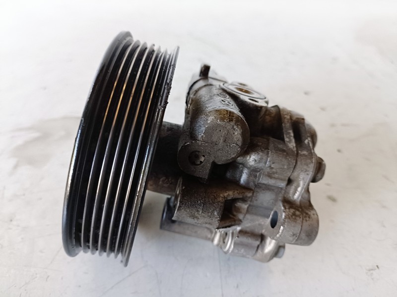 Recambio de bomba direccion para hyundai tucson (jm) d4ea referencia OEM IAM 571003E200  