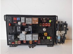 Recambio de caja reles / fusibles para opel astra j berlina 5p a16xer referencia OEM IAM 13302310  