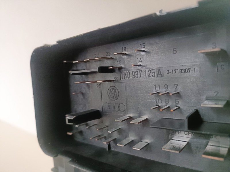 Recambio de caja reles / fusibles para audi a3 (8p1) bls referencia OEM IAM 1K0937125A  