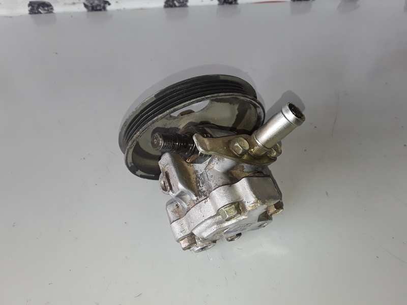 Recambio de bomba direccion para mitsubishi l200 (k70) 4d56 referencia OEM IAM 0612A135/MR374897  