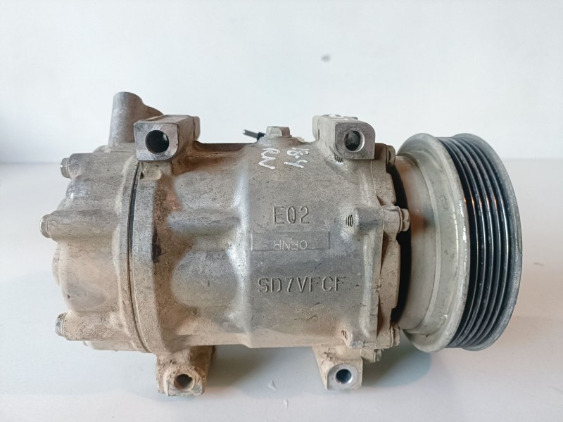 Recambio de compresor aire acondicionado para dacia duster i k9k898 referencia OEM IAM 926006229R  