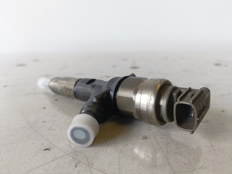 Recambio de inyector para subaru legacy combi/ outback (b13/bp) ee20 referencia OEM IAM 16613AA020  