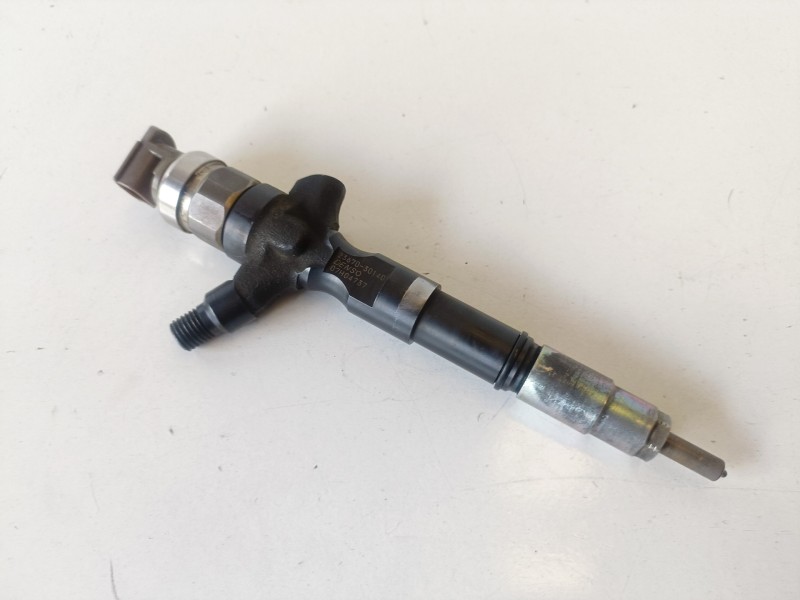 Recambio de inyector para toyota land cruiser (j12) 1kdftv referencia OEM IAM 2367030140  