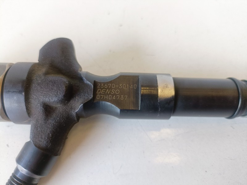 Recambio de inyector para toyota land cruiser (j12) 1kdftv referencia OEM IAM 2367030140  