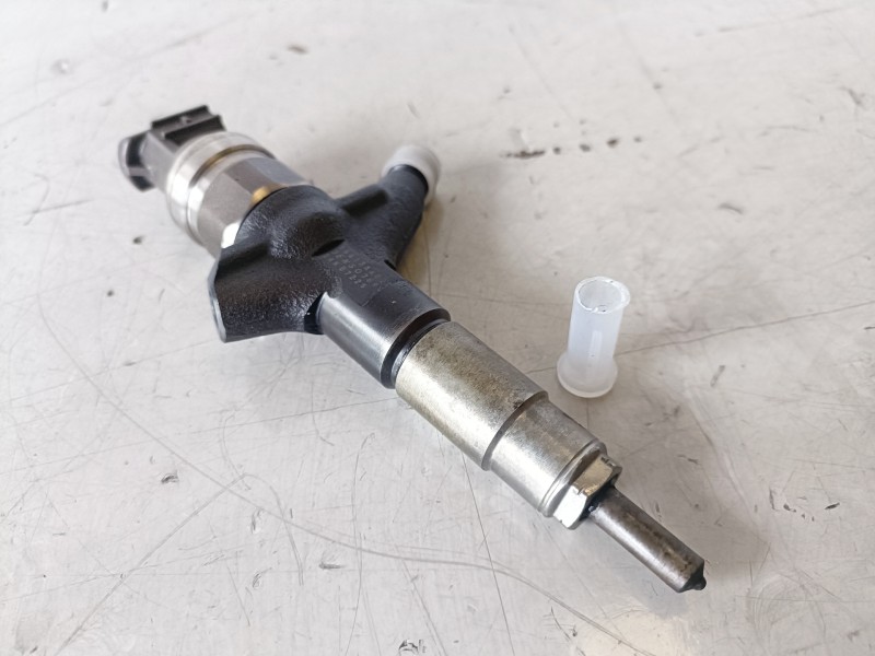 Recambio de inyector para subaru legacy combi/ outback (b13/bp) ee20 referencia OEM IAM 16613AA020  