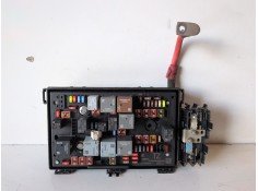 Recambio de caja reles / fusibles para opel astra j berlina 5p a17dts referencia OEM IAM 13368642  
