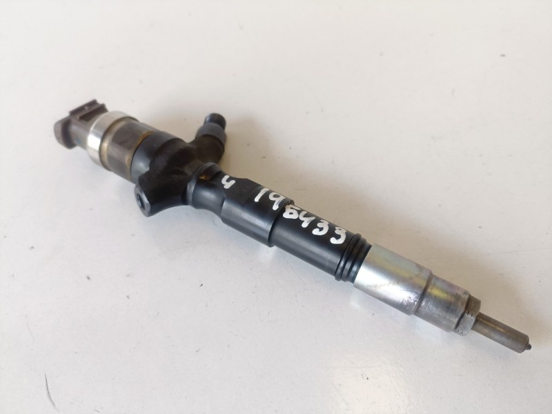 Recambio de inyector para toyota land cruiser (j12) 1kdftv referencia OEM IAM 2367030140  