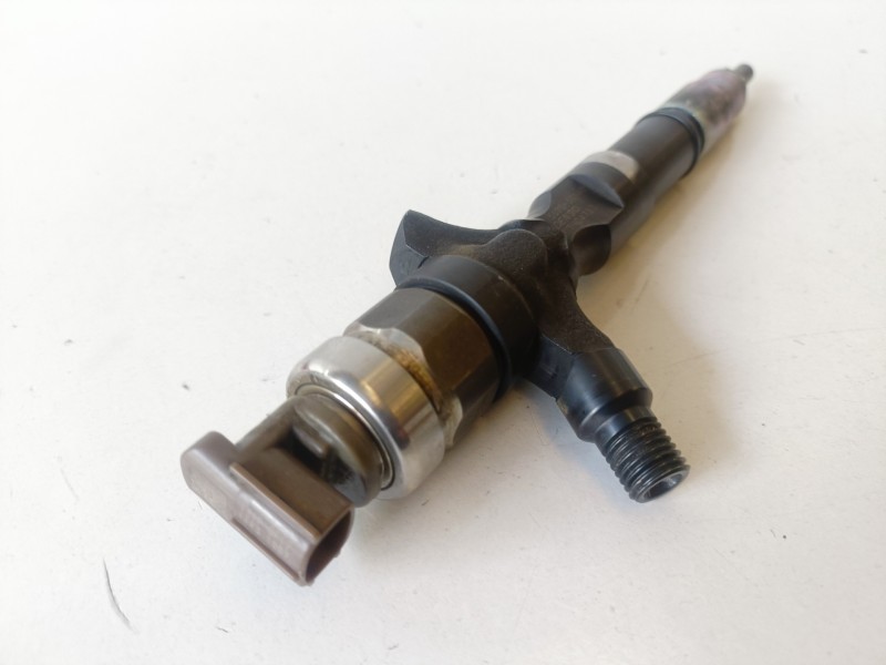 Recambio de inyector para toyota land cruiser (j12) 1kdftv referencia OEM IAM 2367030140  
