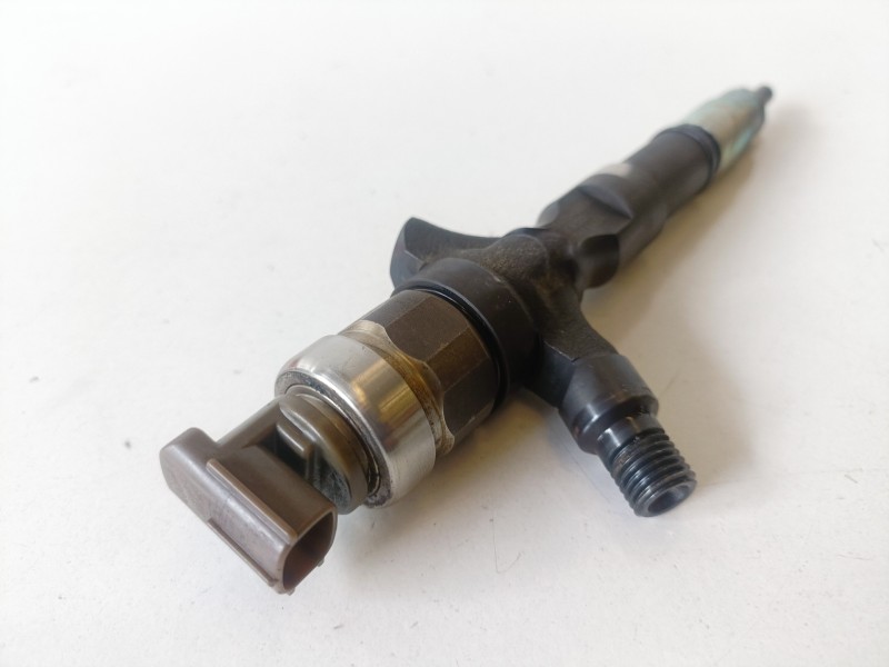 Recambio de inyector para toyota land cruiser (j12) 1kdftv referencia OEM IAM 2367030140  