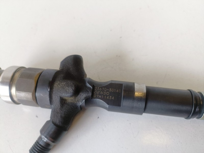 Recambio de inyector para toyota land cruiser (j12) 1kdftv referencia OEM IAM 2367030140  