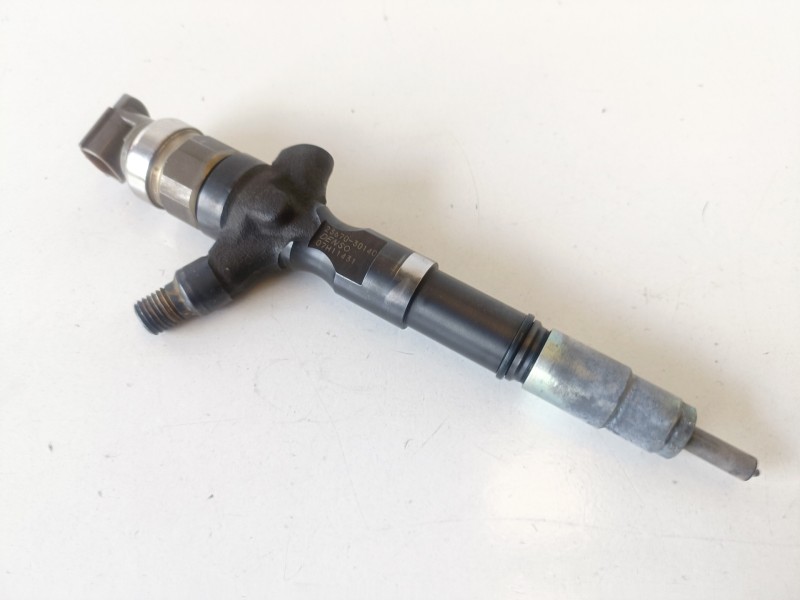 Recambio de inyector para toyota land cruiser (j12) 1kdftv referencia OEM IAM 2367030140  