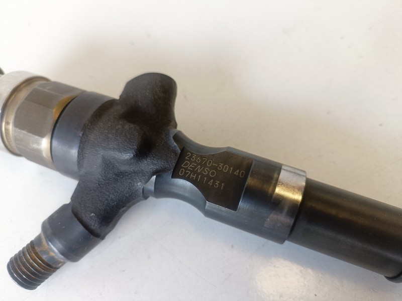 Recambio de inyector para toyota land cruiser (j12) 1kdftv referencia OEM IAM 2367030140  