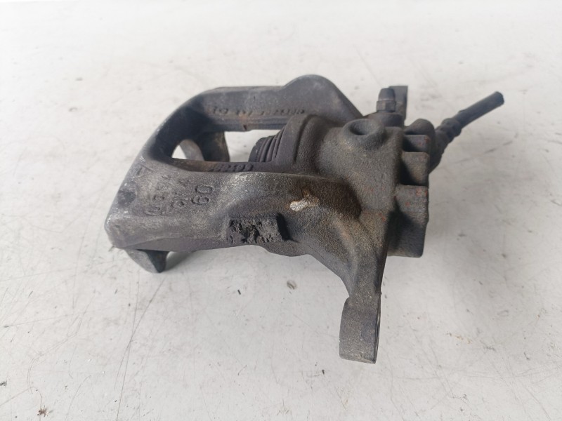 Recambio de pinza de freno delantera derecha para renault trafic iii furgón r9m408 referencia OEM IAM   