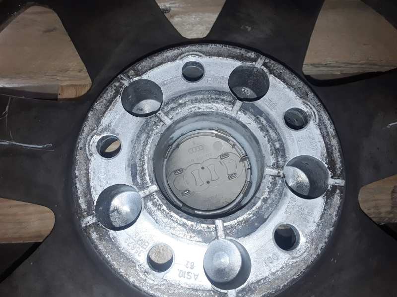 Recambio de llanta para audi q7 (4l) bug referencia OEM IAM E8JX18/ET56/H2/4L601025A  