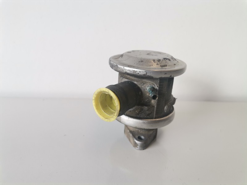 Recambio de valvula egr para opel vectra b berlina x18xe referencia OEM IAM 72229600  