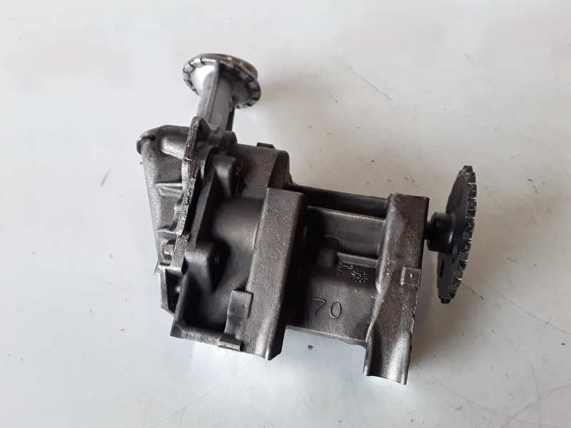 Recambio de bomba aceite para renault megane iii berlina 5p referencia OEM IAM 8200307174  