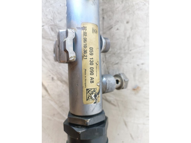 Recambio de rampa inyectora para audi q7 (4l) bug referencia OEM IAM 059130090AB  