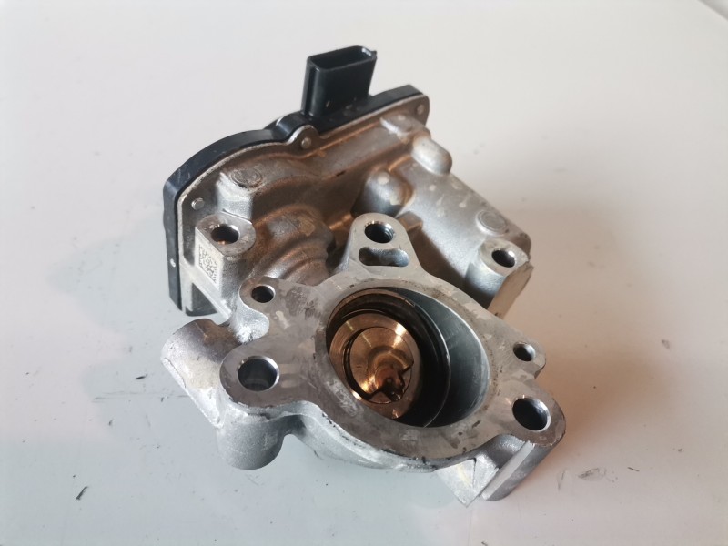 Recambio de valvula egr para dacia dokker k9k872 referencia OEM IAM 147100361R  