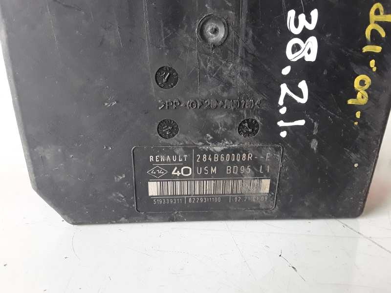Recambio de caja reles / fusibles para renault megane iii berlina 5p referencia OEM IAM 284B60008RE/BD95/519339311  