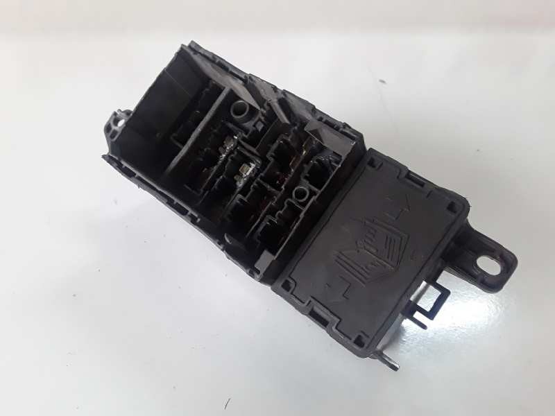 Recambio de caja reles / fusibles para mini mini (r50,r53) w10b16a referencia OEM IAM 690660401  