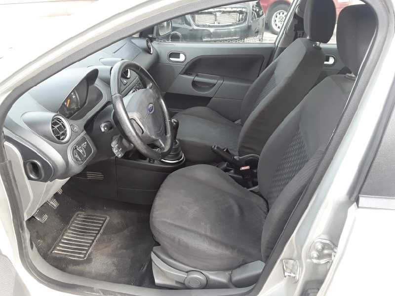 ford fiesta (cbk) del año 2002