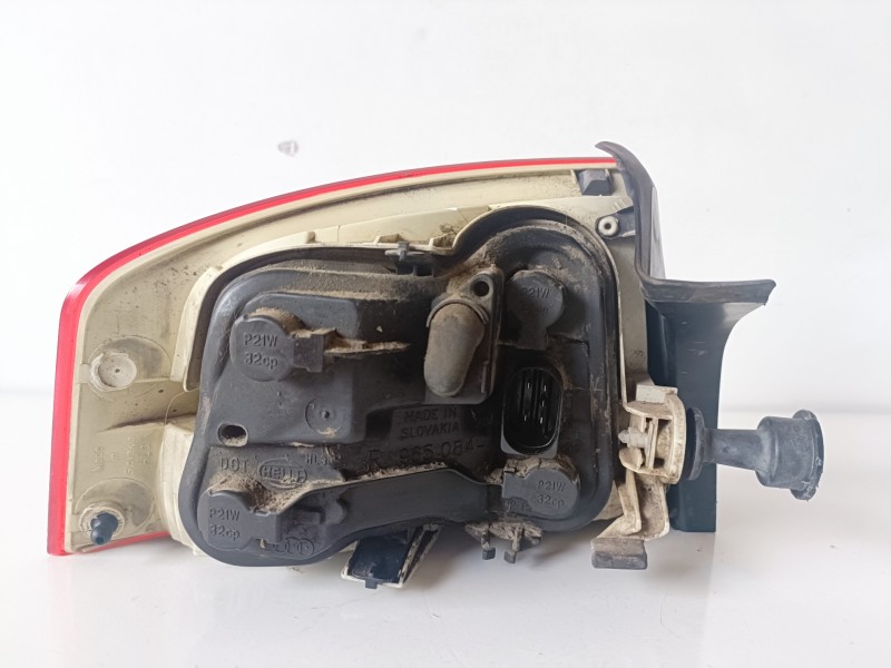 Recambio de piloto trasero derecho para audi a4 berlina (8e) asb referencia OEM IAM 8E5945096  